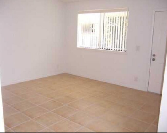 Building Photo - 300 Nottingham Cir