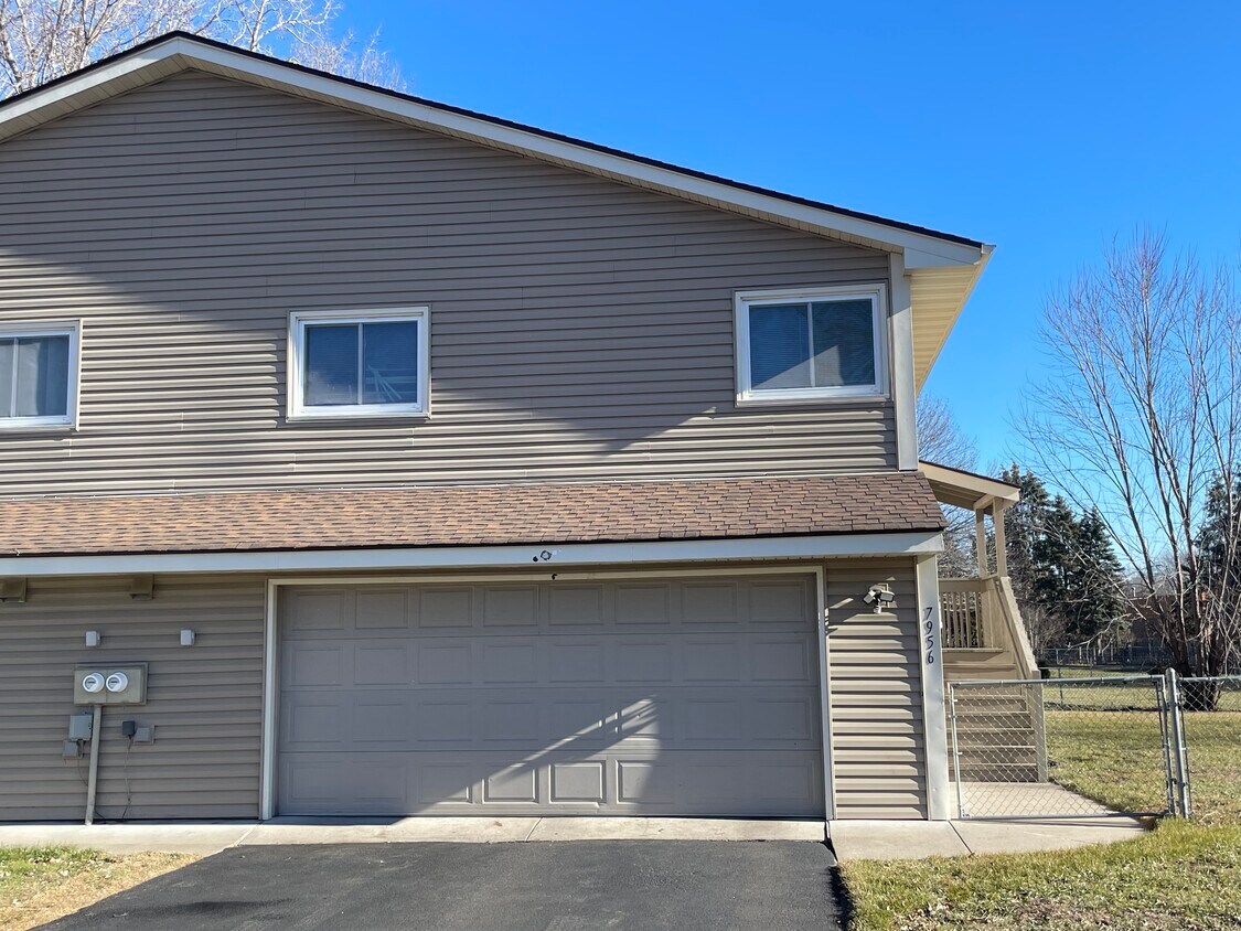 Foto principal - 7956 Beard Ct N