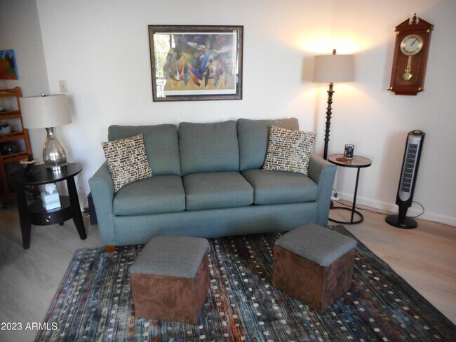 Foto del edificio - 9270 E Mission Ln