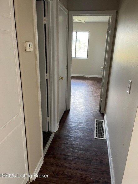 Foto del edificio - 1709 Cliff Ridge Ct