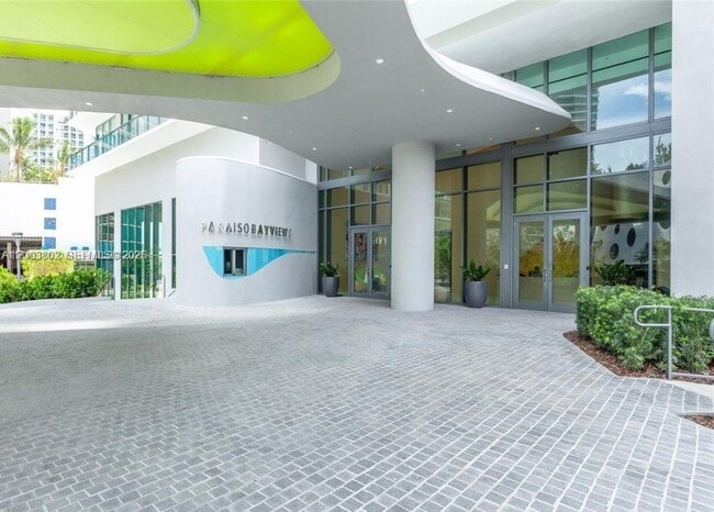 Foto del edificio - 501 NE 31st St