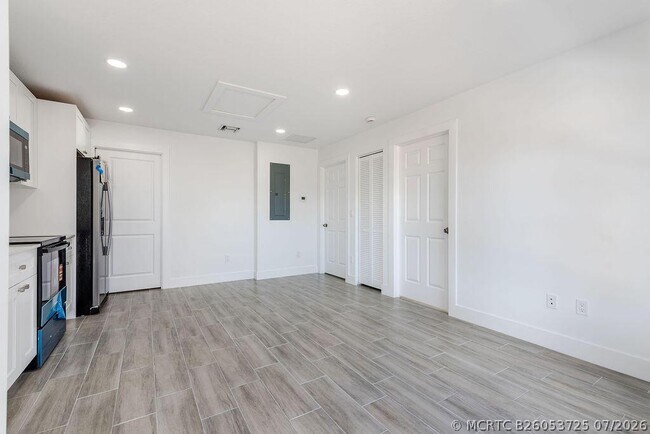 Building Photo - 4959 SE Primrose Way