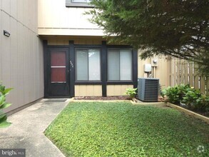 Building Photo - 9058 Arlington Blvd