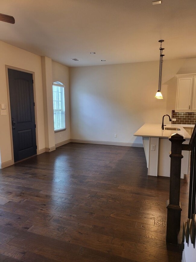 Building Photo - The Pinnacle At Riverwalk Townhome- Combin...