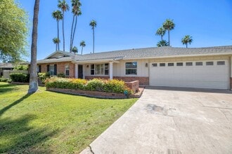 Building Photo - 6035 E Calle Del Paisano