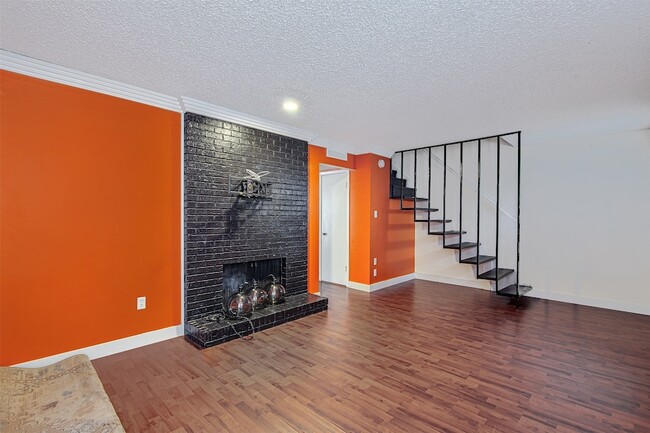 Building Photo - 601 St Charles Dr