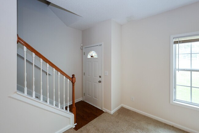 Foto del edificio - 7705 Commerce Ct