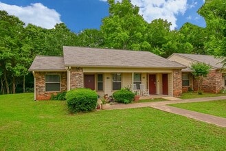 Building Photo - 1308 Jacksonville Dr