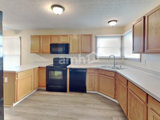 Foto del edificio - 5161 Tyler Henry Dr
