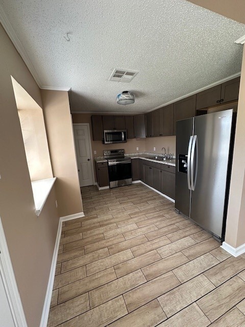 Building Photo - 736 Lemoyne Dr