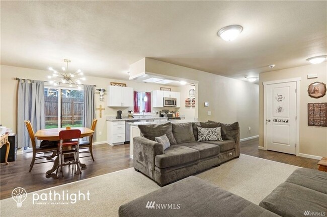 Building Photo - 122 Lippert Drive W, Port Orchard, WA, 98366