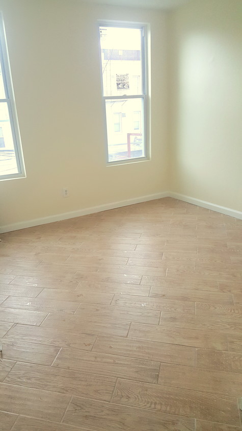 Foto principal - 23-68 24th St