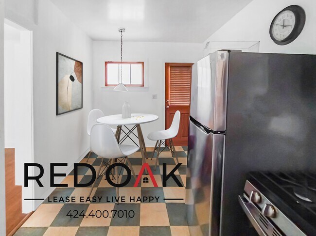 Building Photo - Bright And Spacious One Bedroom with Stain...