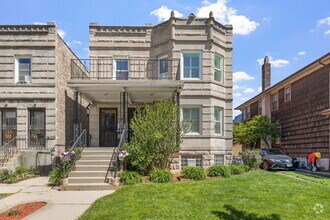 Building Photo - 1032 Pleasant St
