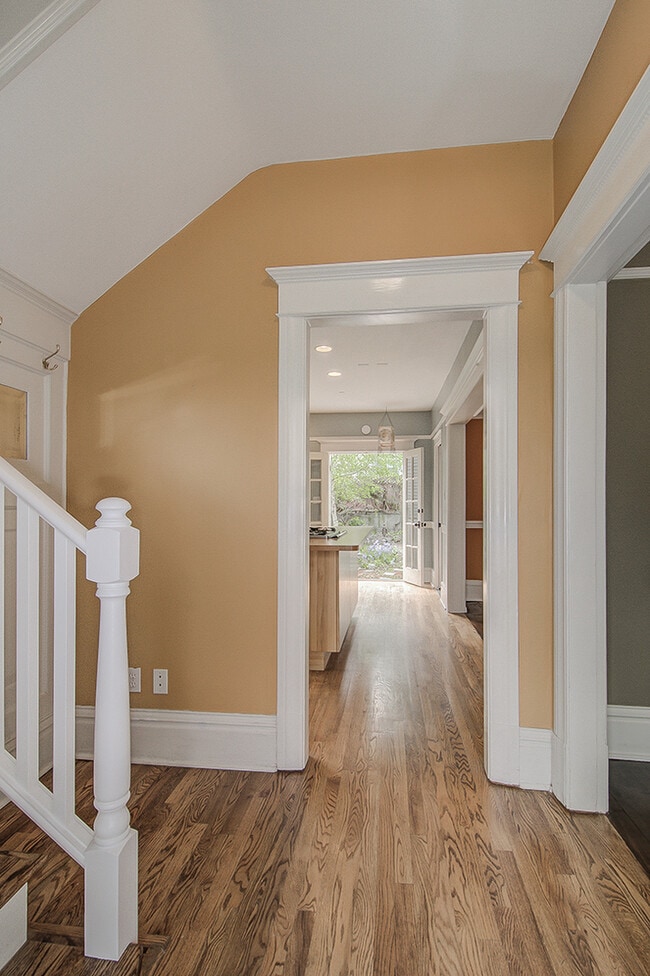 Foto del edificio - Great Queen Anne house located on the top of the hill 3bd 1.5 bath