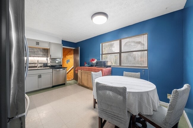 Foto del edificio - 1405 Barberry Pl