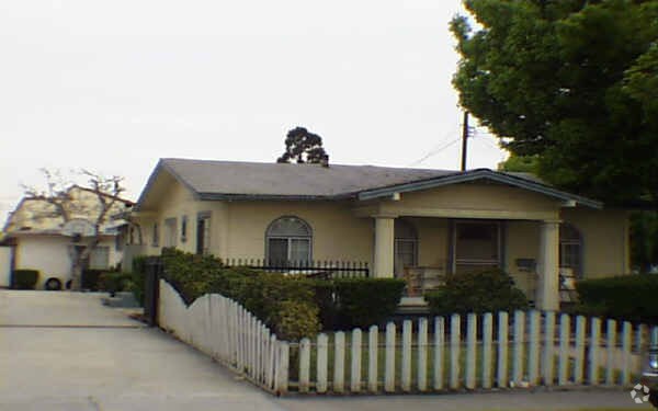 Primary Photo - 210 N Lincoln Ave