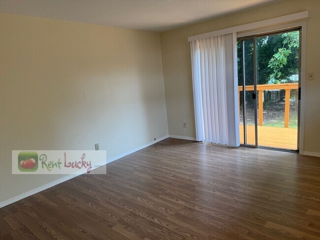 Foto del edificio - Fully Remodeled & Super Cute 2-Bedroom Cot...