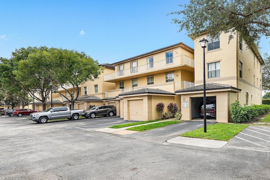 Photo - 2100 Greenview Shores Boulevard Unit 523