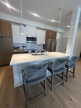 Building Photo - 105 Sea St