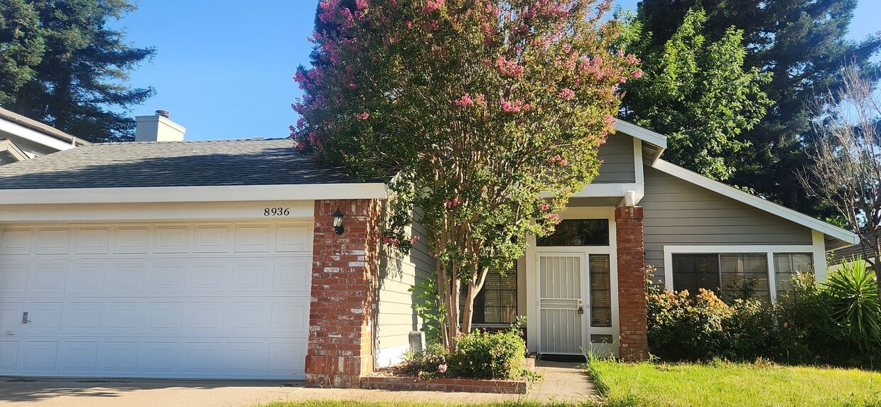Primary Photo - Charming 3 Bedroom, 2 Bath Single Story in...