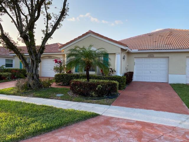 Foto del edificio - 6123 Floral Lakes Dr