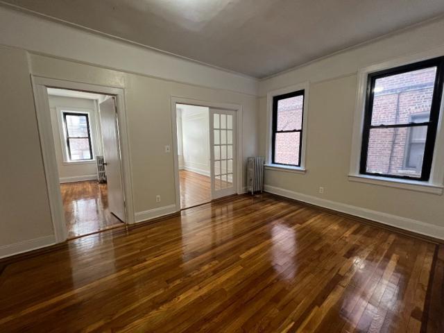 Foto principal - 2 bedroom in SUNNYSIDESunnyside NY 11104