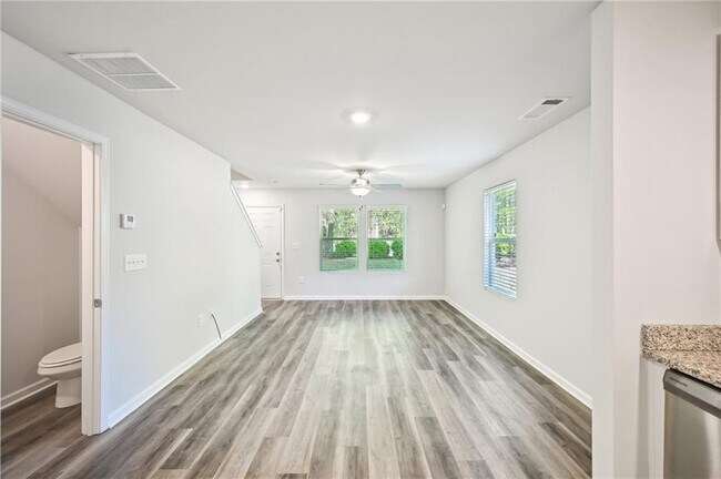Foto del edificio - 4437 Ben Hill Rd