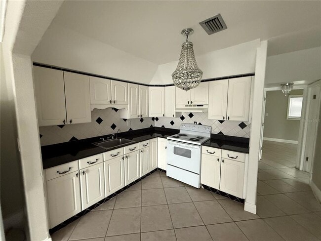 Building Photo - 1345 Drew St