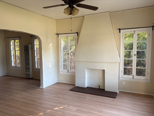 Building Photo - 1160 N Raymond Ave