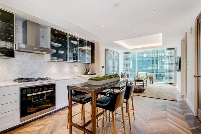 Foto del edificio - 300 International Drive