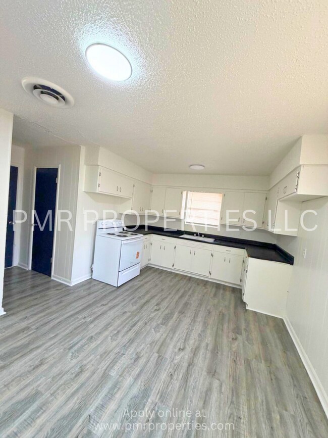 Foto del edificio - 3 Bedrooms/1 Bathroom House