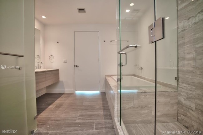 Building Photo - 1 br, 2 bath  - Biscayne Beach Condo