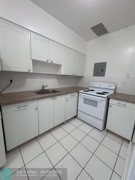Foto del edificio - 306 N Lakeside Ct