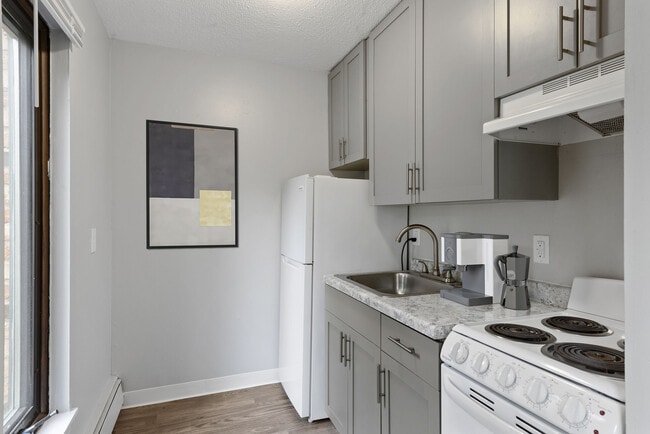 Building Photo - Windsor South Apartments
