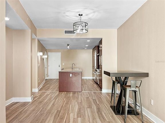 Foto del edificio - 1120 E Kennedy Blvd