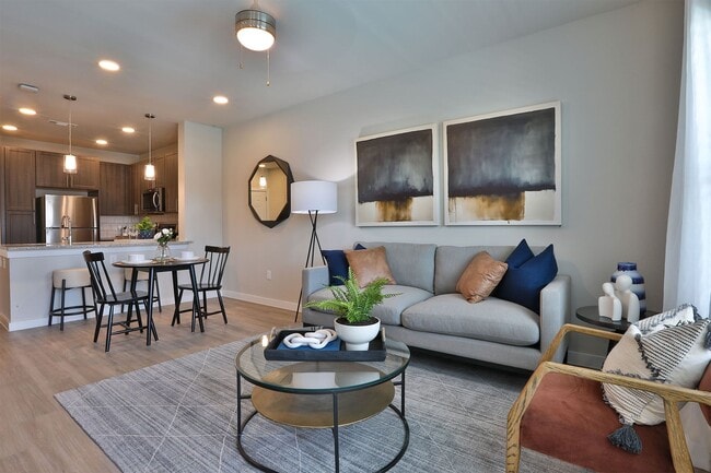 Building Photo - The Devereaux