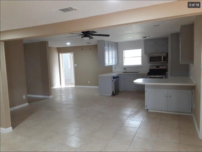 Foto del edificio - 1528 Melody Ln