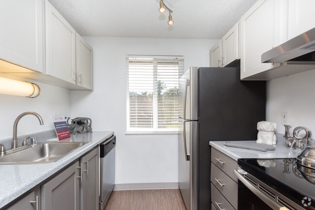 Interior Photo - ReNew Dash Point