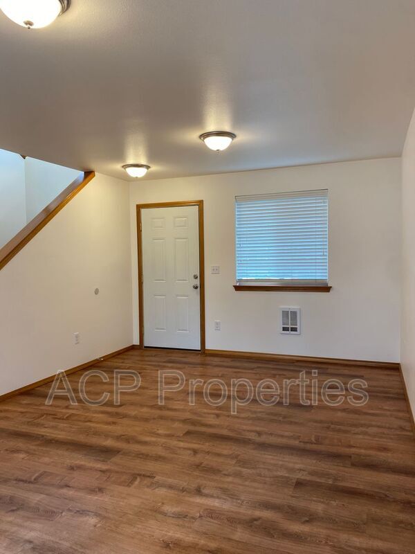 Foto del edificio - 5895 Cedar St