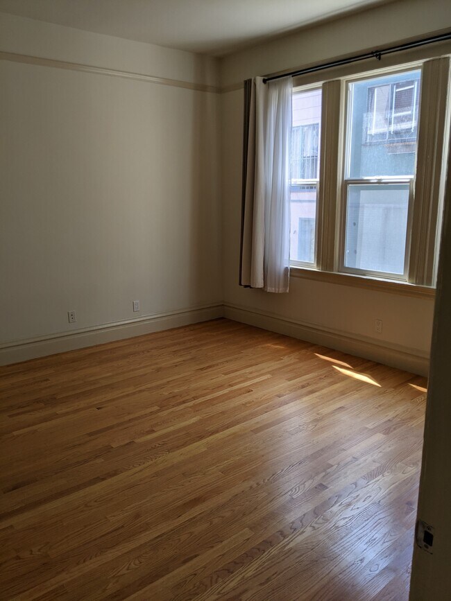 Living Room (view 1) - 36 Auburn St
