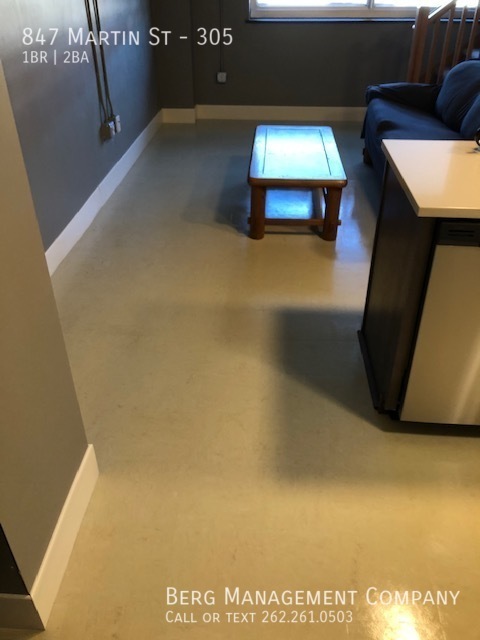 Building Photo - Loft Style Apartment
