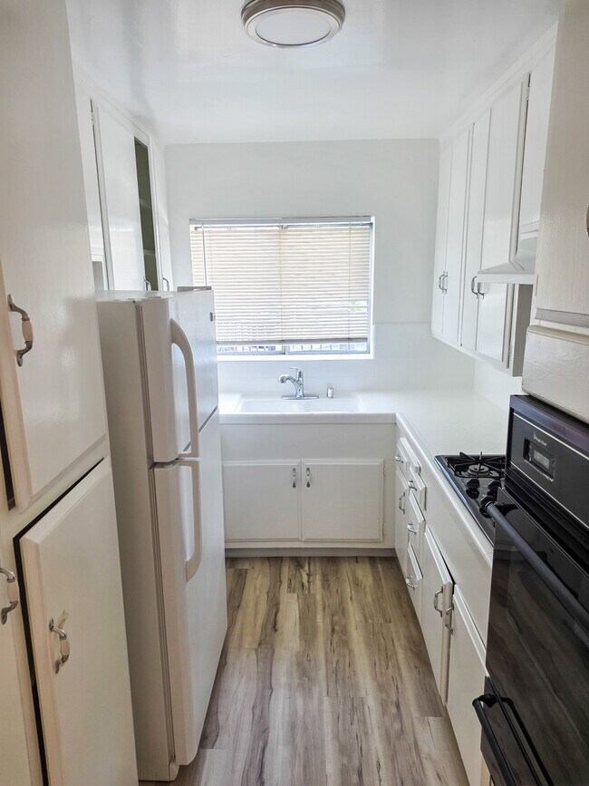 Foto del edificio - Gregory Way Apartments