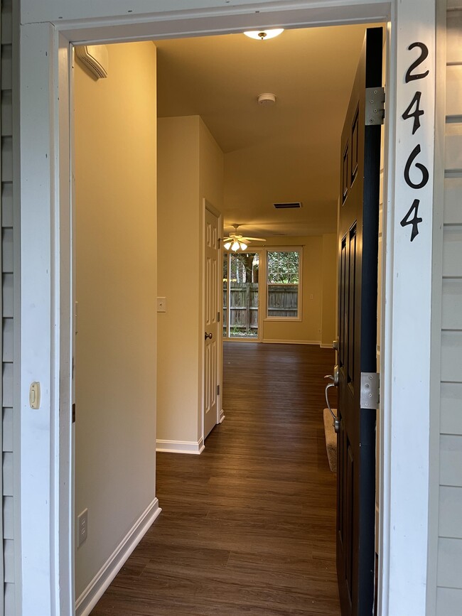 Foto del edificio - 2464 N Berkshire Rd