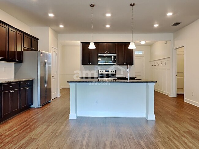 Foto del edificio - 3062 Creek Village Ln