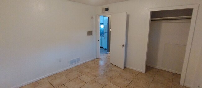 Foto del edificio - 820 Apache Ave NW