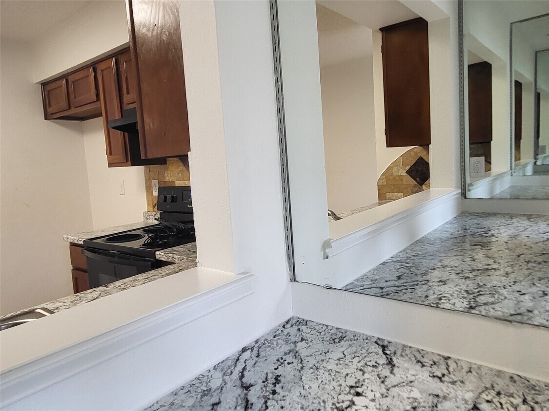 Building Photo - 13839 Walnut Hollow Ln