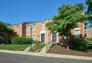 Building Photo - Newport Village