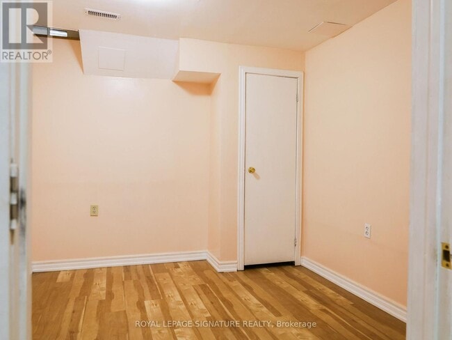 Building Photo - 8 Stanbridge Ct