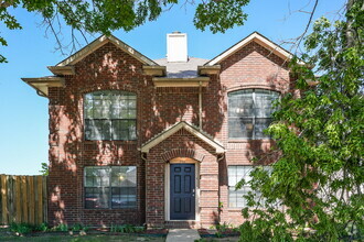 Building Photo - 1711 Bluffview Dr